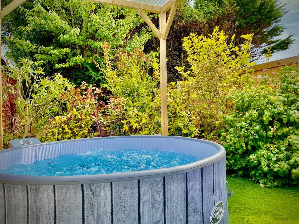 Remarkable 3-Bed Hot Tub House In Blackpool Bagian luar foto