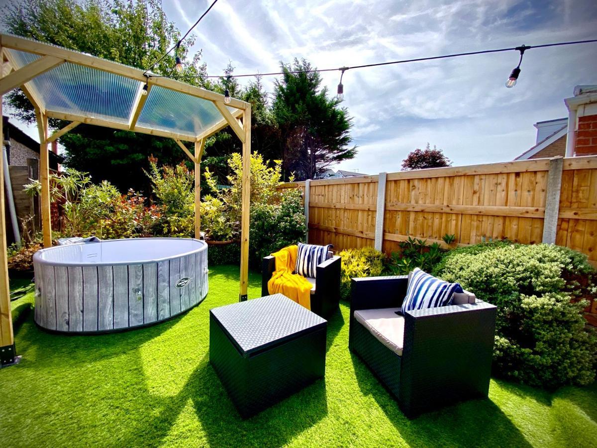 Remarkable 3-Bed Hot Tub House In Blackpool Bagian luar foto
