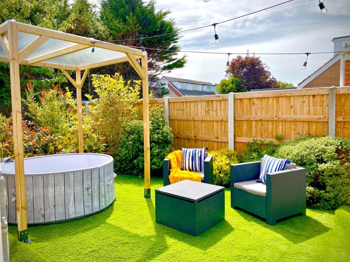 Remarkable 3-Bed Hot Tub House In Blackpool Bagian luar foto