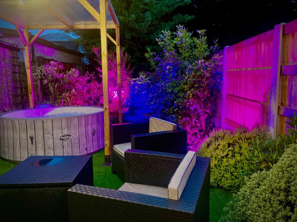Remarkable 3-Bed Hot Tub House In Blackpool Bagian luar foto