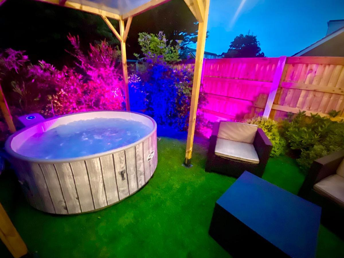 Remarkable 3-Bed Hot Tub House In Blackpool Bagian luar foto