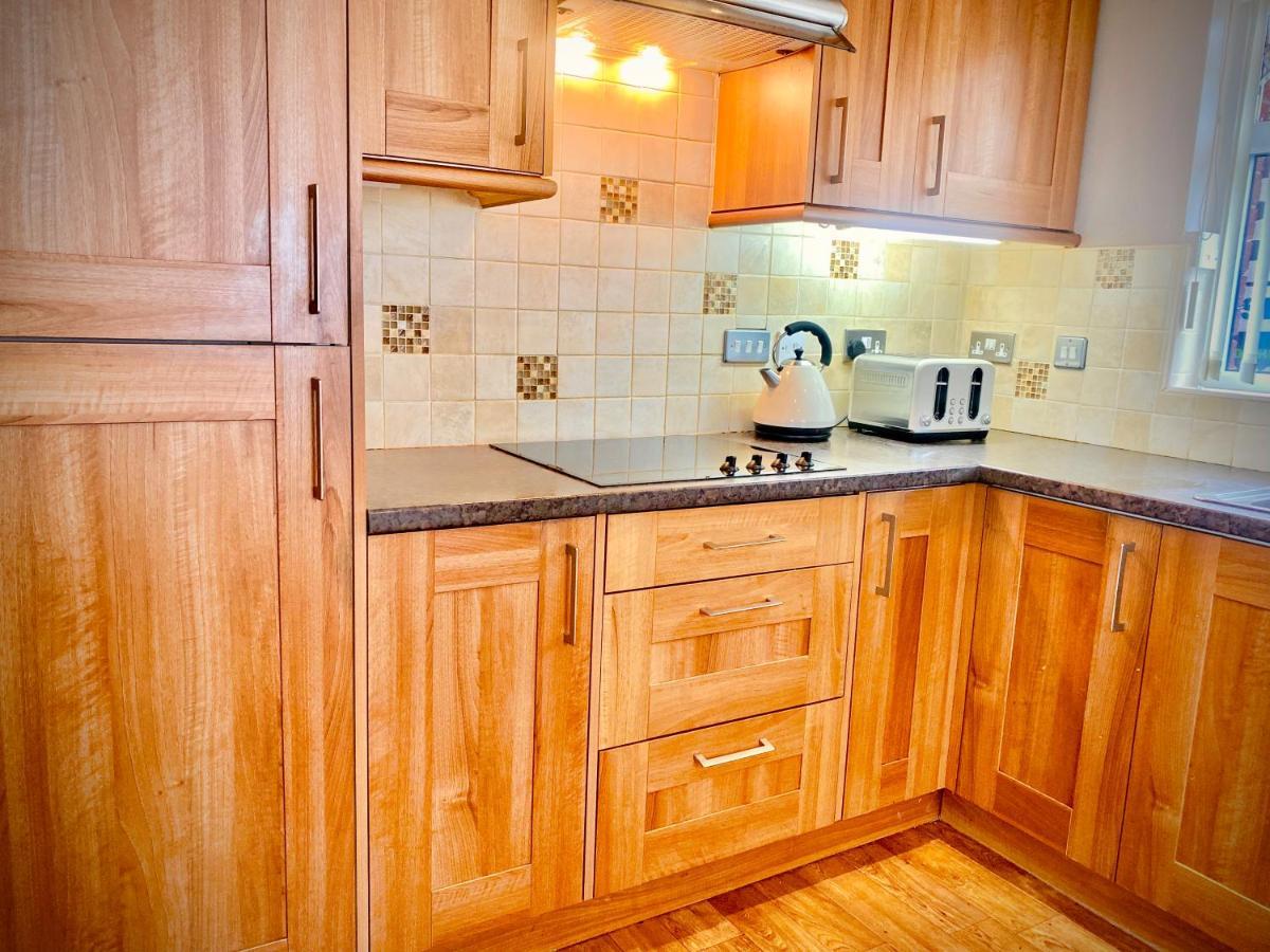 Remarkable 3-Bed Hot Tub House In Blackpool Bagian luar foto