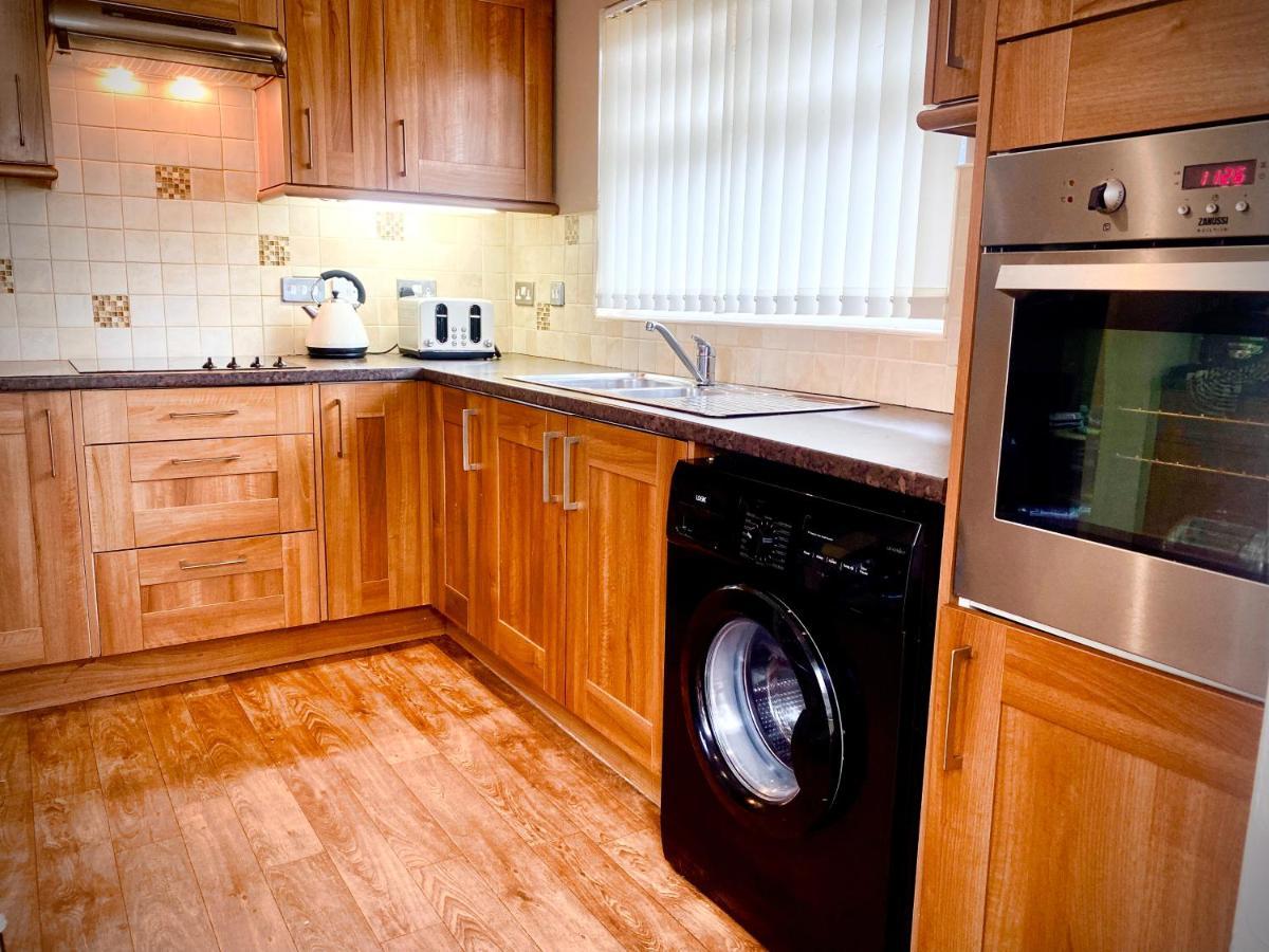 Remarkable 3-Bed Hot Tub House In Blackpool Bagian luar foto