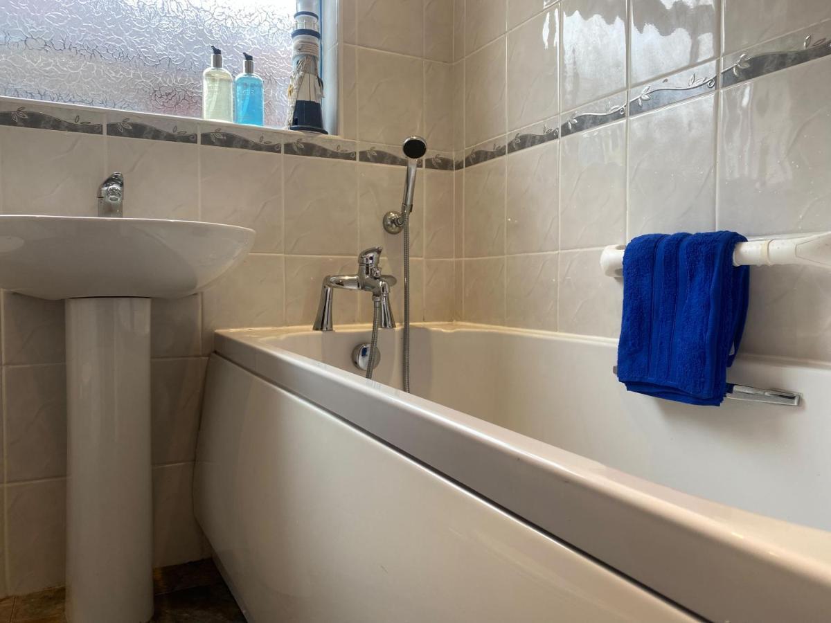 Remarkable 3-Bed Hot Tub House In Blackpool Bagian luar foto