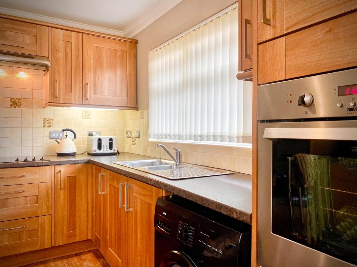 Remarkable 3-Bed Hot Tub House In Blackpool Bagian luar foto