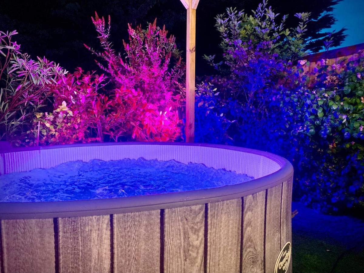 Remarkable 3-Bed Hot Tub House In Blackpool Bagian luar foto